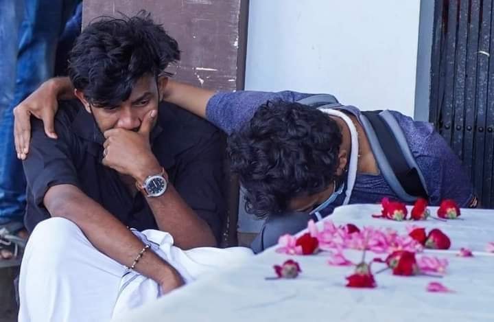 Advptarahim's tweet photo. @cpimspeak Comrade Dheeraj's family and the State are in dire straits and not a word of consolation can alleviate their pain & the wrath of comrades. Strong protests should be staged across the state against this .
Red Salute Comrade !!!
#KSUTerror #CongRSSTerror https://t.co/fjM37ln7Mi