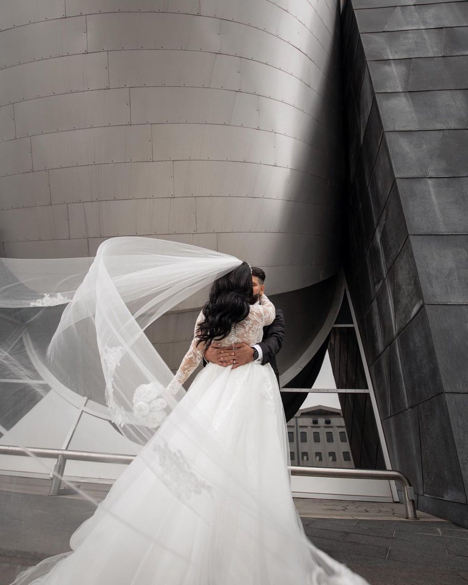 Wedding photos at the Art Gallery of Alberta? Yes please! 😍👰

A uniquely #yeg venue for your wedding, or wedding photos! Contact us today for rates and availability! (There's even a rooftop terrace that makes for beautiful summer weddings!)

📸: @photos_byfarah