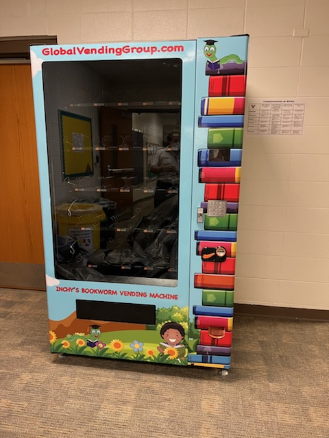 BbliotcrioDavid's tweet photo. We just got our new book vending machine for school and I can't wait to fill it and have it open for business! https://t.co/LlDasBruxD