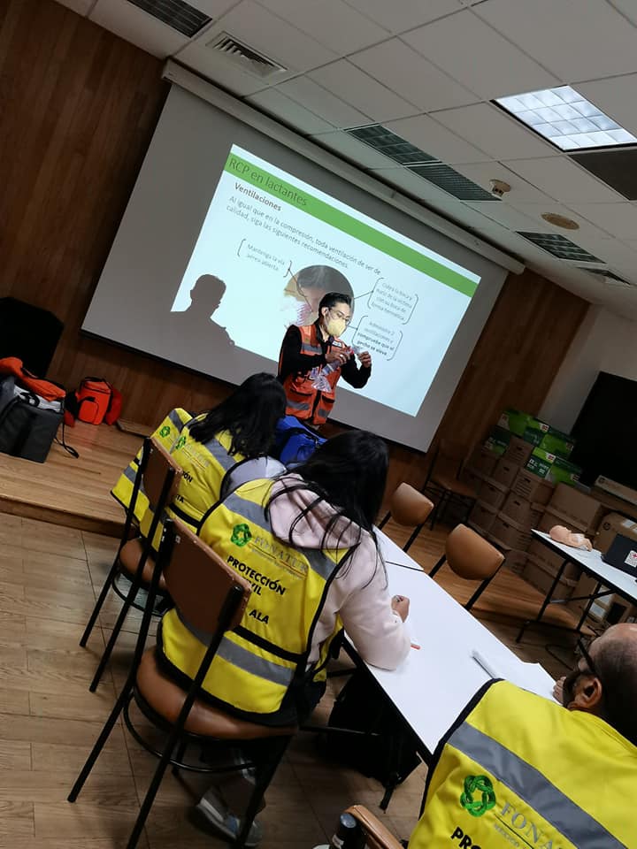 Precavimx's tweet photo. Curso de Primeros Auxilios y RCP 🚑🚨 Evacuación de Inmuebles🦺⛑️🏢 en las instalaciones de FONATUR 💯💥👷👷‍♀️
#PrevenciónEsSinónomoDeVida #PrimerosAuxilios #EducandoParaSalvar #FONATUR https://t.co/MFlwfVFyop