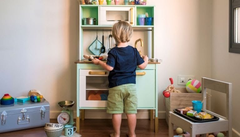 CamSardegna's tweet photo. “I giochi e i colori da maschi e da femmine esistono come prodotti della nostra società e della nostra cultura. Di riflesso a questi, emerge un mercato enorme di prodotti, giocattoli, abbigliamento che si muove orientato da queste direzioni ...https://t.co/ddqnFjdOkO https://t.co/MGgsSWQ2wC
