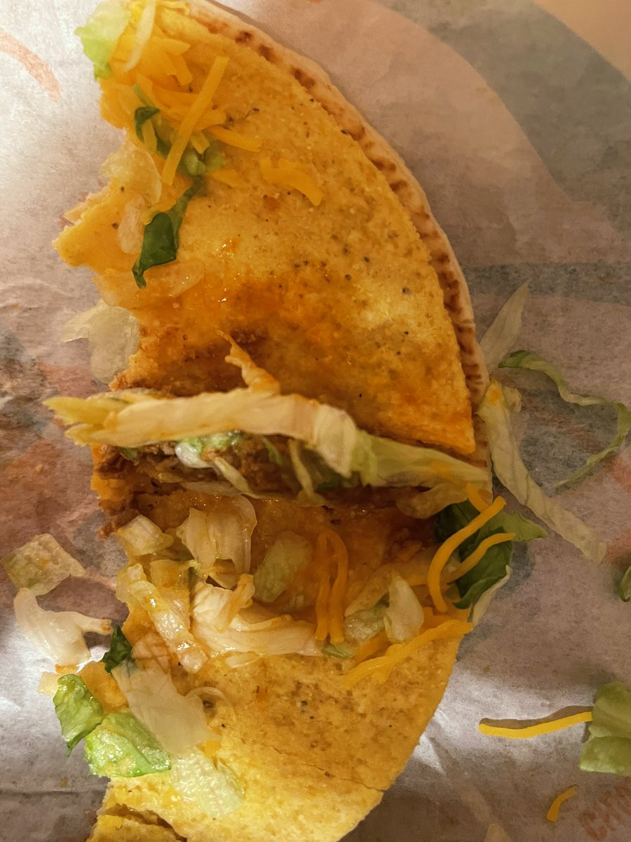Jenography's tweet photo. Hey @tacobell  what’s missing from my cheesy Gordita crunch? #sad #disappointed #tacobell https://t.co/zGoPwpbHhL