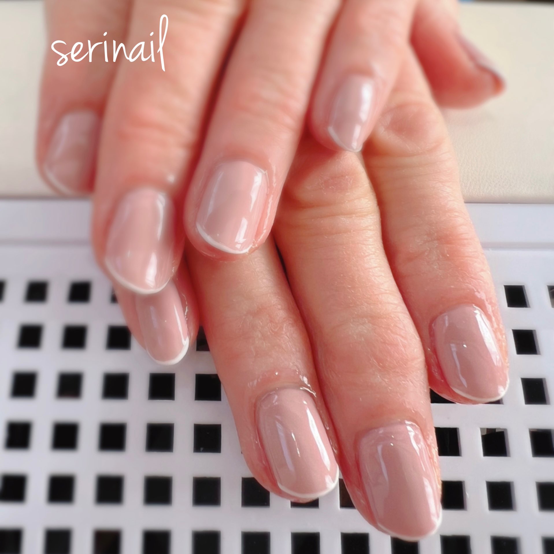 移動式ネイルサロンserinail 清楚な極細フレンチ 一色塗りに少し変化を付けたい時にオススメです フレンチネイル 極細フレンチ シンプルネイル ネイル Serinail 移動式ネイルサロン 横浜ネイルサロン 川崎ネイルサロン 横浜 川崎 T