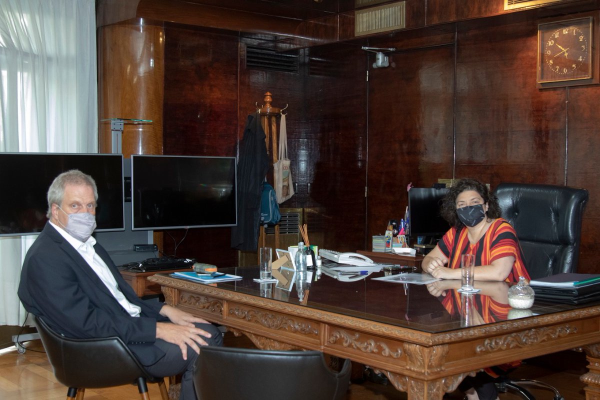El ministro <a href="/jaimeperczyk/">Jaime Perczyk</a> mantuvo una reunión con su par de @msalnacion, <a href="/carlavizzotti/">Carla Vizzotti</a>, donde acordaron fortalecer la campaña de vacunación para que chicas, chicos y docentes completen su esquema y así lograr un inicio de ciclo lectivo con presencialidad plena y segura.