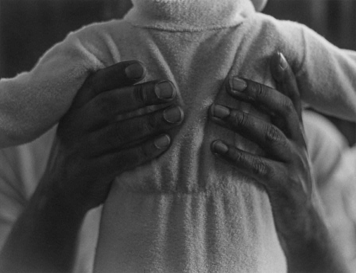 London | The opening of Roy DeCarava: Selected Works is this Friday, January 14, from 11 AM–8 PM GMT (extended hours!)
—⁣⁣⁣⁣⁣
Roy DeCarava, Bill and son, 1962. Silver gelatin print, 11 x 14 inches (27.9 x 35.6 cm). © The Estate of Roy DeCarava 2022. All rights reserved⁣⁣⁣