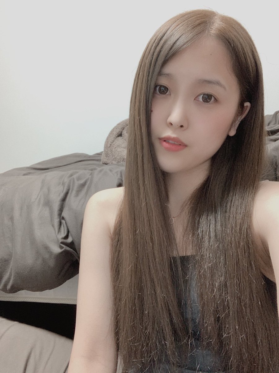 ex_tetsumari's tweet photo. どっち派？？
私は左。笑
染めたら左になって
明るすぎと思って染め直したのが右。 https://t.co/YMlphPTUdI