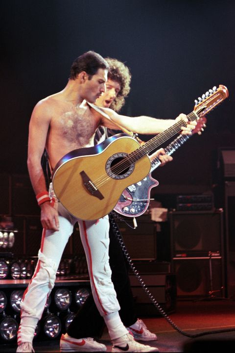 Invertir Propuesta emitir Classic Rock In Pics on Twitter: "Freddie Mercury and Brian May on stage at  Madison Square Garden, 1983. Photo from Getty Images.  https://t.co/FOPJuG882l" / Twitter