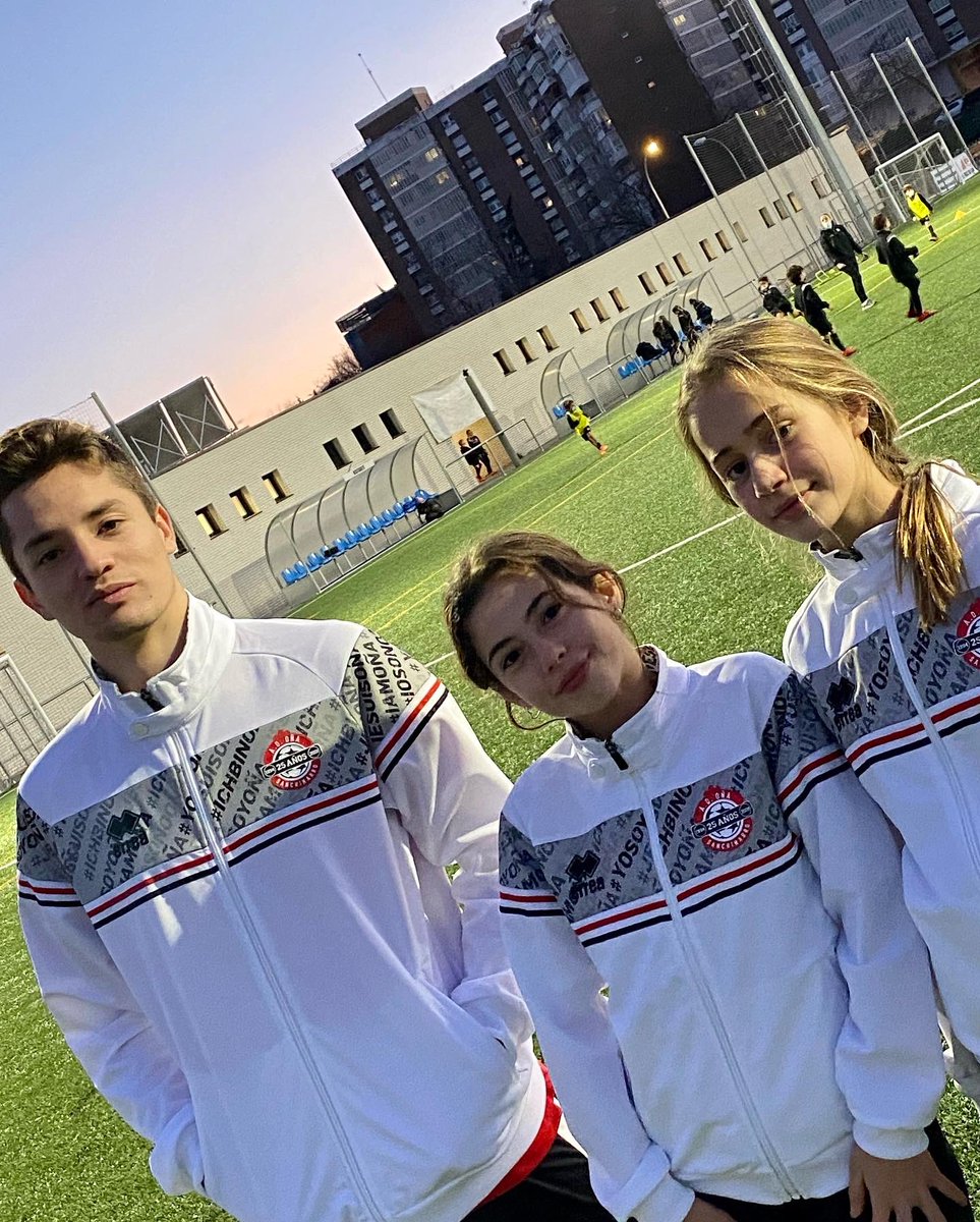 adosanchinarro's tweet photo. Nuestro #yosoyoña llega a las equipaciones de la mano de la tecnología #PrintiD con @erreasport .
¡Nos encanta! ¿Que os parece? https://t.co/oEjRQ59QHo