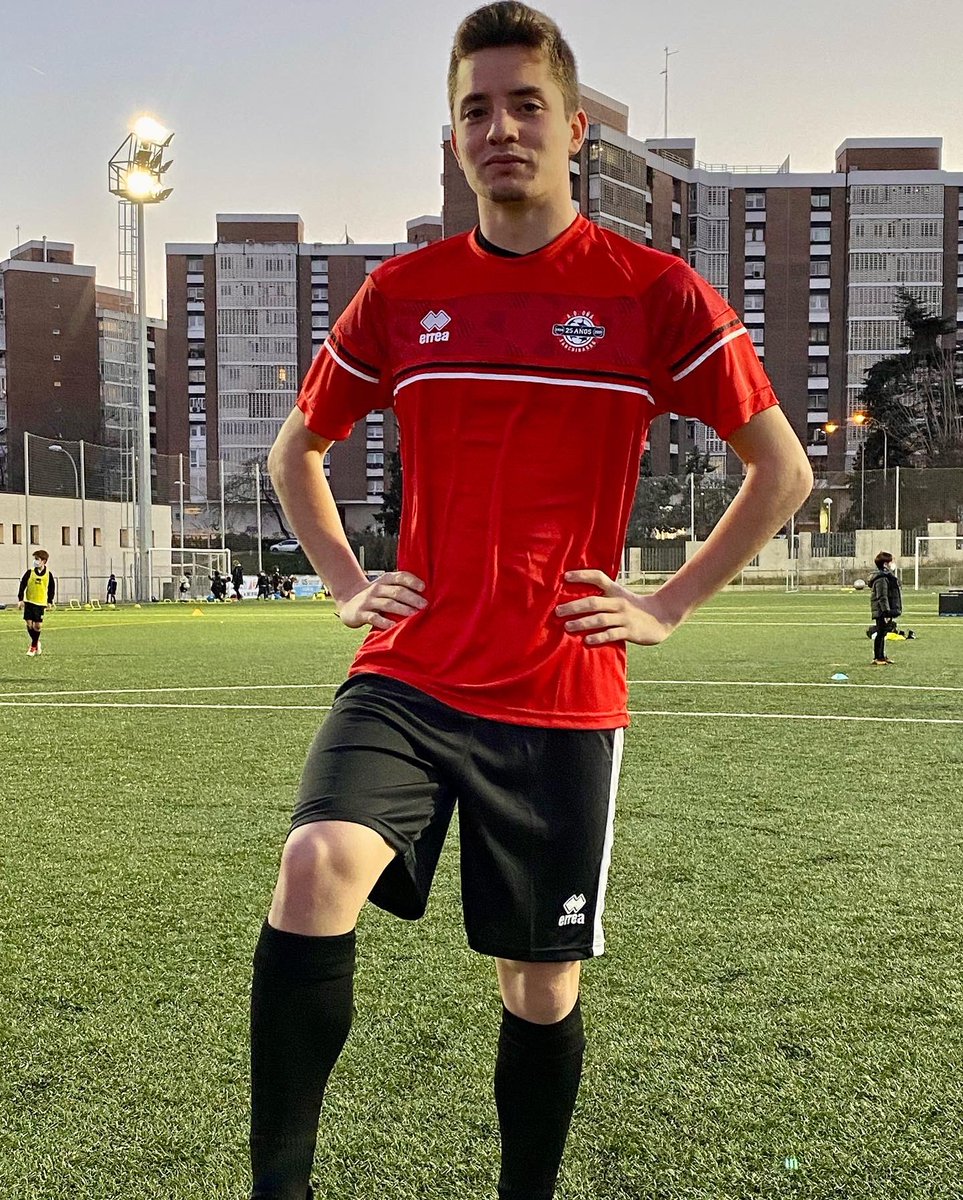 adosanchinarro's tweet photo. Nuestro #yosoyoña llega a las equipaciones de la mano de la tecnología #PrintiD con @erreasport .
¡Nos encanta! ¿Que os parece? https://t.co/oEjRQ59QHo