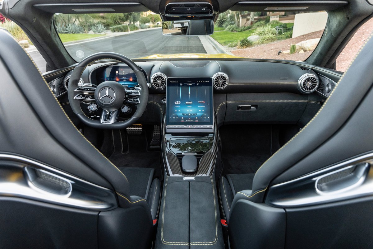MercedesBenzUSA's tweet photo. The all-new 2022 Mercedes-AMG SL Roadster is true to our ethos of innovation and craftsmanship, not a single component was carried over from previous generation. #AMG #SL63 #MBPressDrive https://t.co/08qP8y9DTA