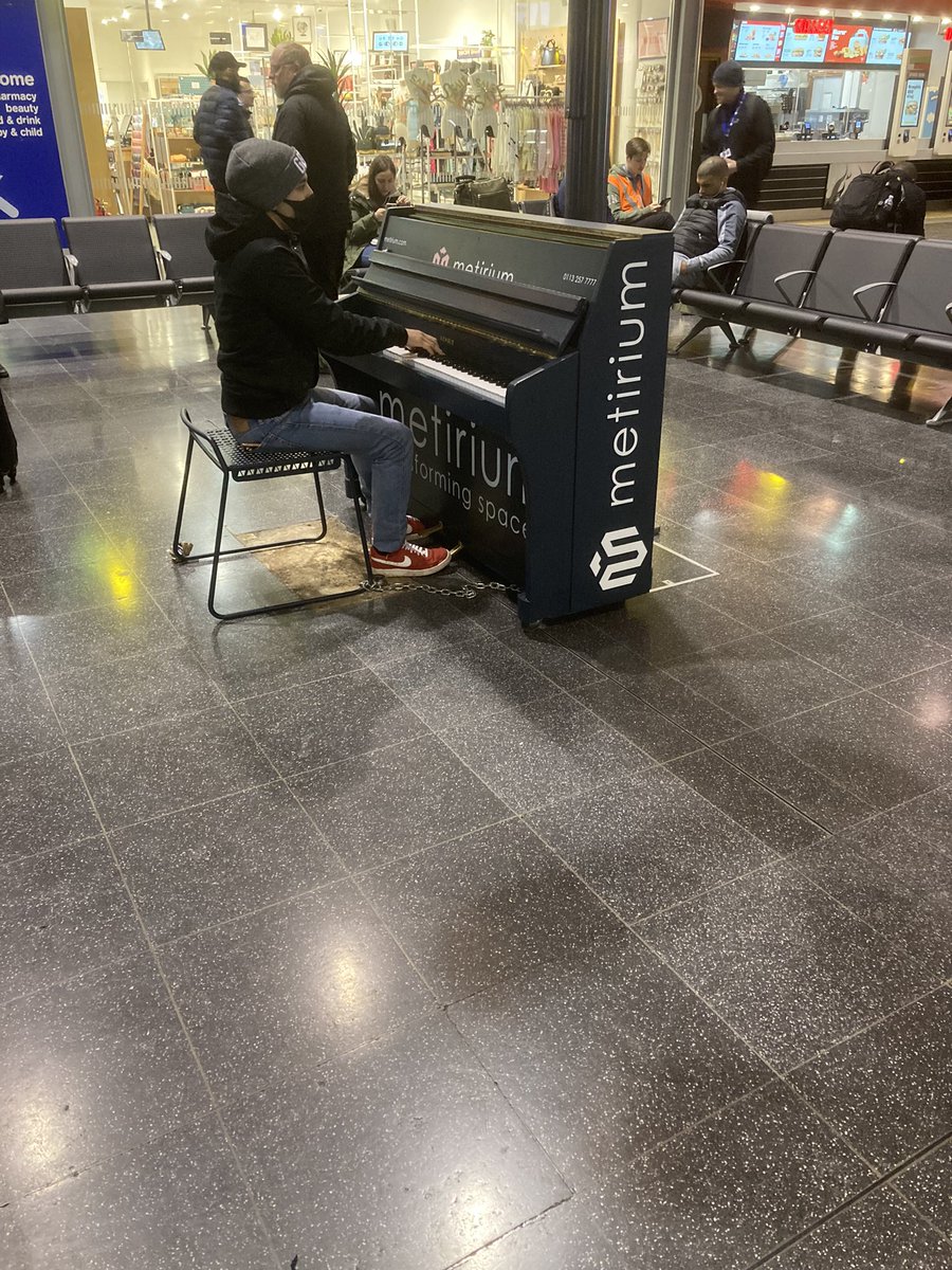 philnashuk's tweet photo. Feeling uplifted after a long day in the office. Thank you talented unknown pianist and thank you @NetworkRailMAN https://t.co/L5FMSuDjSB