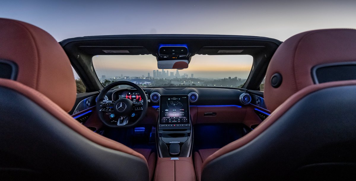 MercedesBenzUSA's tweet photo. In the new Mercedes-AMG SL 55, it’s 15 seconds to sunshine. Drop the top at the press of a button. #AMG #SL55 #MBPressDrive https://t.co/1W3iwuHQHT