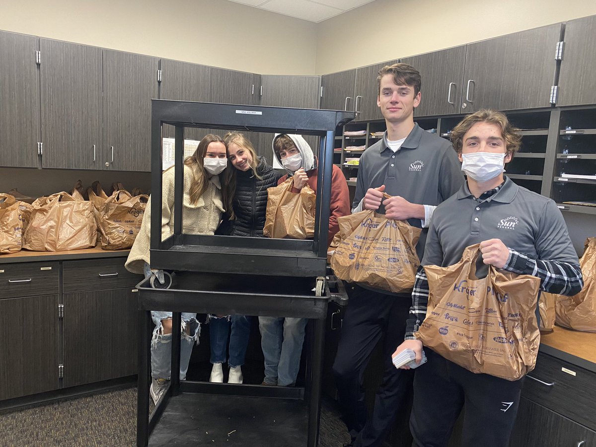 HaveKnights's tweet photo. Each and every bag has been delivered early this week due to the shortened week for students. Thank you to this weeks spaghetti dinner sponsors; @RHBCTTimko #BettysDressing, #achiLLC, and THE @ScotBressler! #KnightsHaveYourBack #BeTheGood https://t.co/0rZegTEXzm