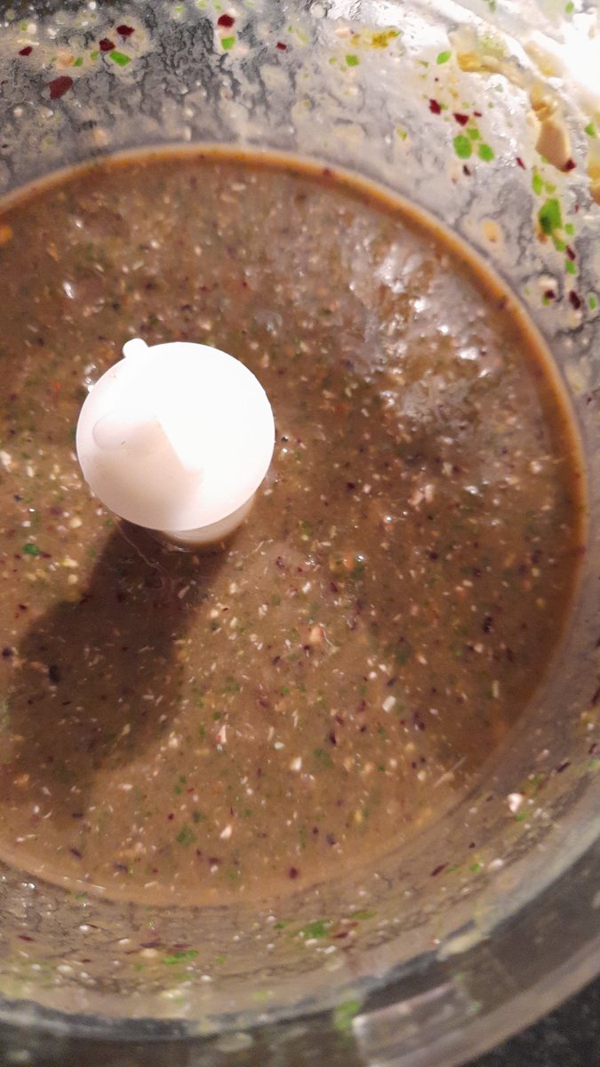 mlein84's tweet photo. Goede voornemens: de tweede gezonde smoothie met o.a. spinazie en blauwe bessen zo net gemaakt. Weet ik veel dat groen en de paarse kleur van de bessen uitkomt op een bruine kleur! #eetsmakelijk #goedevoornemens #gezondesmoothie #gezondheid https://t.co/rpLlQr114n