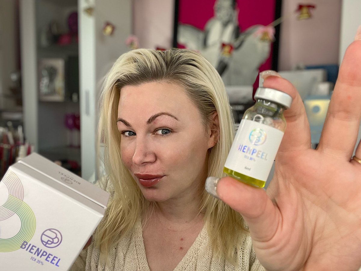 Wannabebeautyjc's tweet photo. A less painful TCA peel?!?! That’s right, join me live as I do round 2 on my eyelids! Lets tighten hooded eyes for 2022! I got this bein 35% TCA Peel@from https://t.co/og5kuP8nzt and code Jessica10 saves you money! Watch now https://t.co/MyvyEoLKIm #tcapeel #tcarecovery #diypeel https://t.co/8LCSBZj2lh