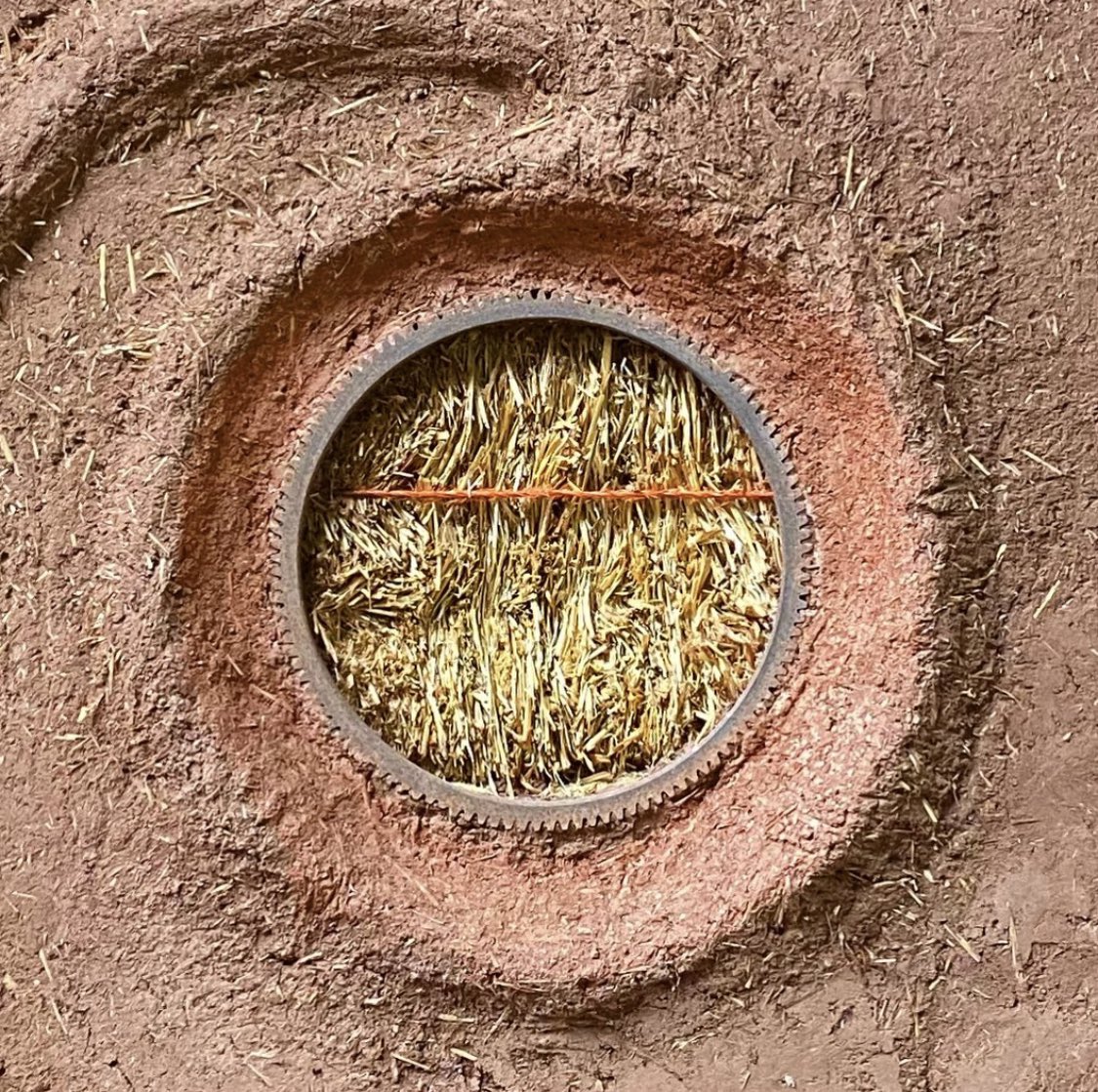 TheLastStrawMag's tweet photo. time to spill your guts🌾🩸 
DM us with your truth windows and you might see them in an upcoming issue! 
#naturalbuilding #strawbale #truthwindow #clayplaster https://t.co/mFYrdqMmCS