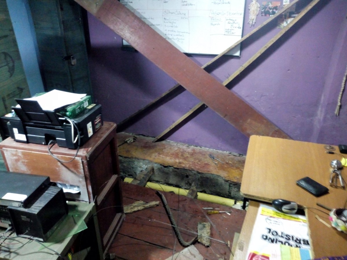 Reparando la casa <a href="/Comunativahu/">Comunativa</a> fuertes lluvias dañan nuestras tuberías, techos y viveros 
Te gustaría ayudarnos ? 🤘 nequi 321 582 45 72 
Requerimos plásticos 
Guadua
Alambres
Puntillas 
Cemento