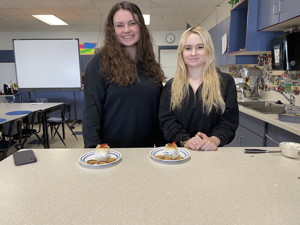 Yum Yum. STRAWBERRY SHORTCAKE SLIDERS!!