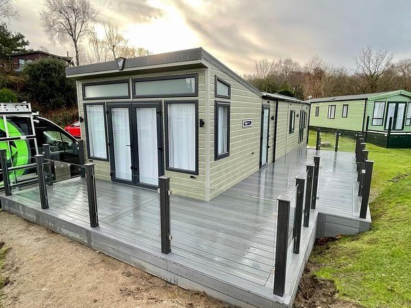 HeritageDecking's tweet image. 2022 and delighted to share these photos with you of this finished project . @heritagedecking deck built for this lodge on this beautiful park giving it an extended living area. Complimented with an  added glass balustrade by our colleague Harrogate Glass Solutions Ltd