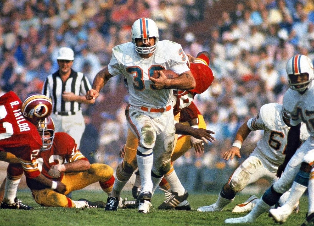 VulgoHoje's tweet photo. 14 de janeiro, vulgo hoje MESMO marca os 50 anos do único título invicto da @NFL. @MiamiDolphins 14 x 7 @WashingtonNFL, então Redskins no @SuperBowl VII, em 1973. #VulgoHoje #NFL #SuperBowlVII #MiamiDolphins #WashingtonFootball #WashingtonRedskins #SuperBowl #FutebolAmericano https://t.co/qaBhhe5TIB