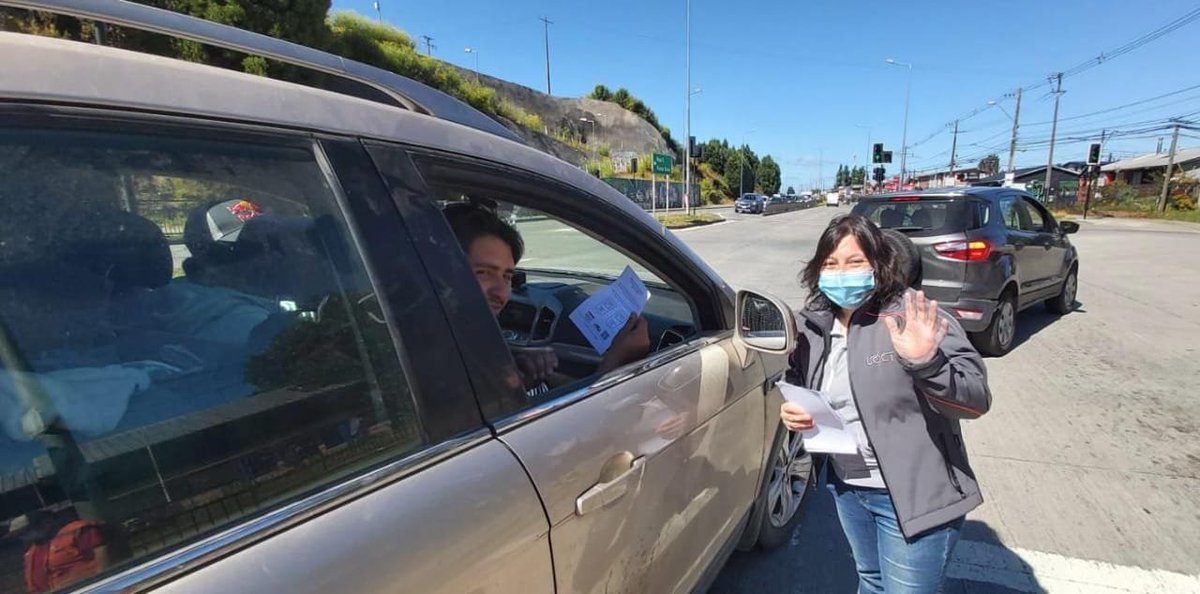 TTILosLagos's tweet photo. Durante la jornada, equipo #UOCT apoyó en #PuertoMontt la instalación de nueva demarcación y señalización para correcto uso "sensor de viraje" en Egaña con Marathon. 

Este transmite una señal al 🚦 cuando un vehículo realizará un viraje, al permanecer sobre el espacio demarcado. https://t.co/XdClmeWzLp