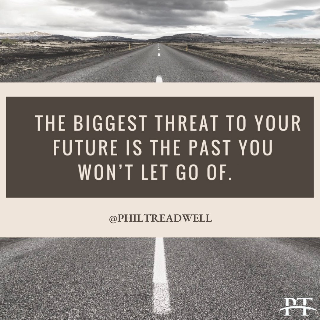 philtreadwell's tweet photo. Windshields are big, rearview mirrors are small.💡
#focusforward #mindsetmatters #drawaline #yougettochoose #successminded #workharder #buildrealestatewealth https://t.co/6lhWdjXj42