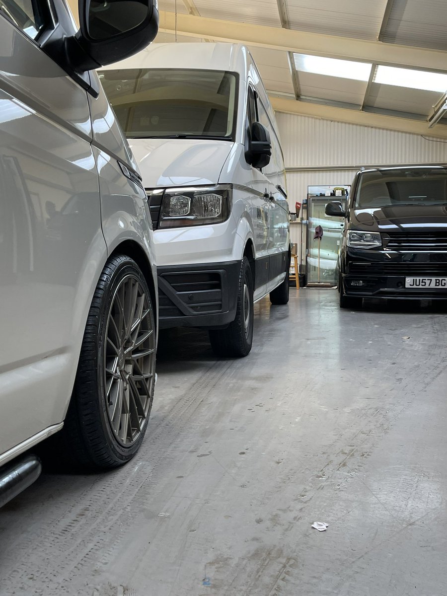 BlindsInGlass's tweet image. Some of the vans have had a little foam bath today 💪🏼 now the outside matches the quality products inside…. For a couple of days anyway 😂 #screenline #uniblindsinglass #vw