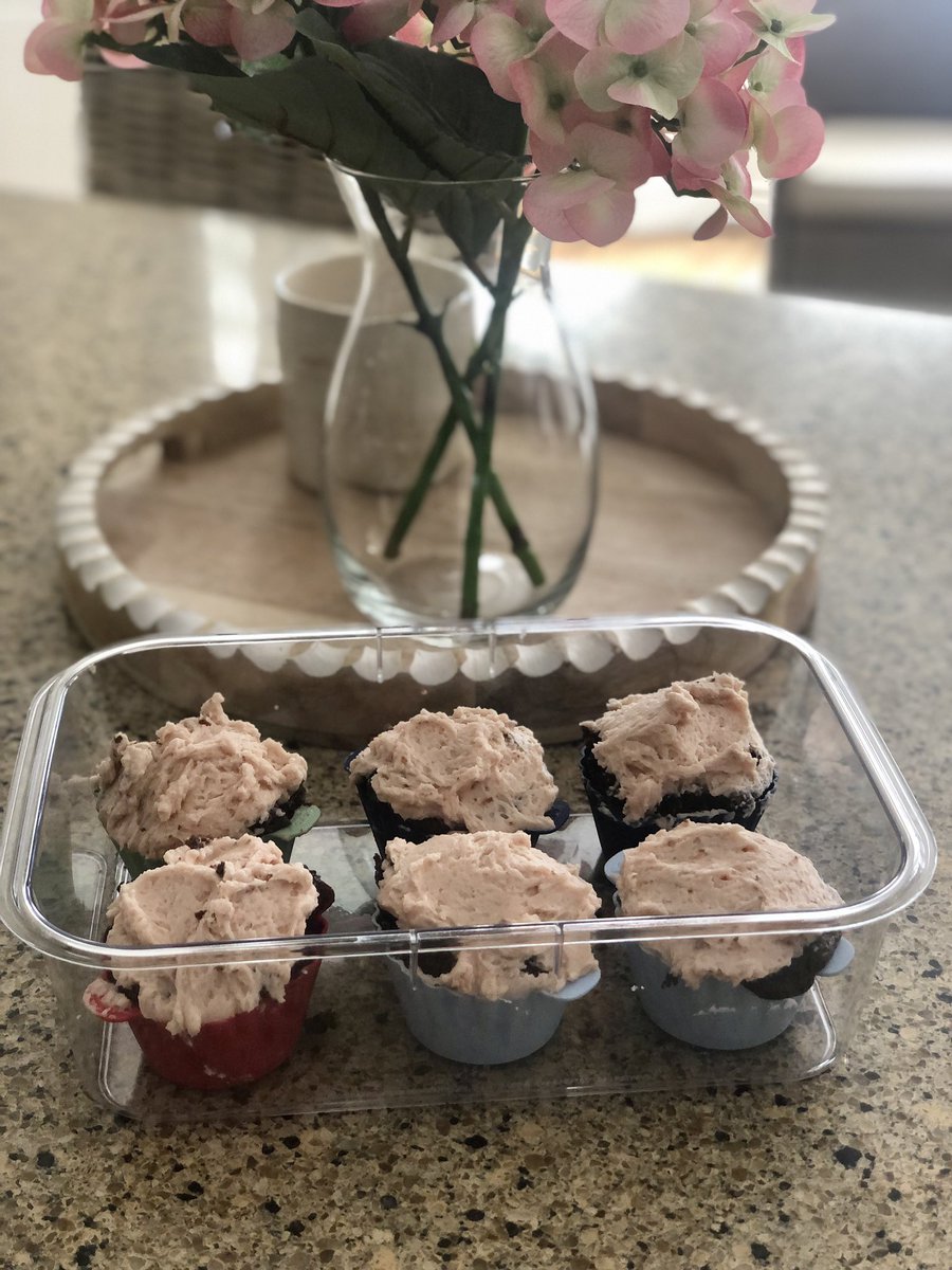 Learning and working from home means home-made cupcakes for recess!! #lndont #homeschool #homeschooling #chocolatecupcakes #strawberryicing #yummy