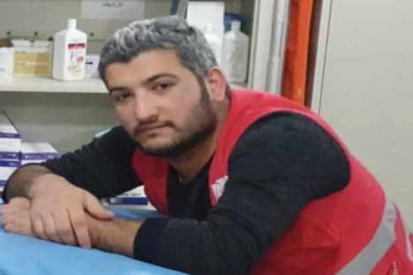 Heyva__Sor's tweet photo. Li kampa Holê şaneyên çeteyên DAIŞ'ê êriş birin ser nuqteyeke Heyva Sor a Kurd û hemşîreyek bi navê Basim Mihemed mihemed qetil kirin. https://t.co/C6wDNkrNMv
