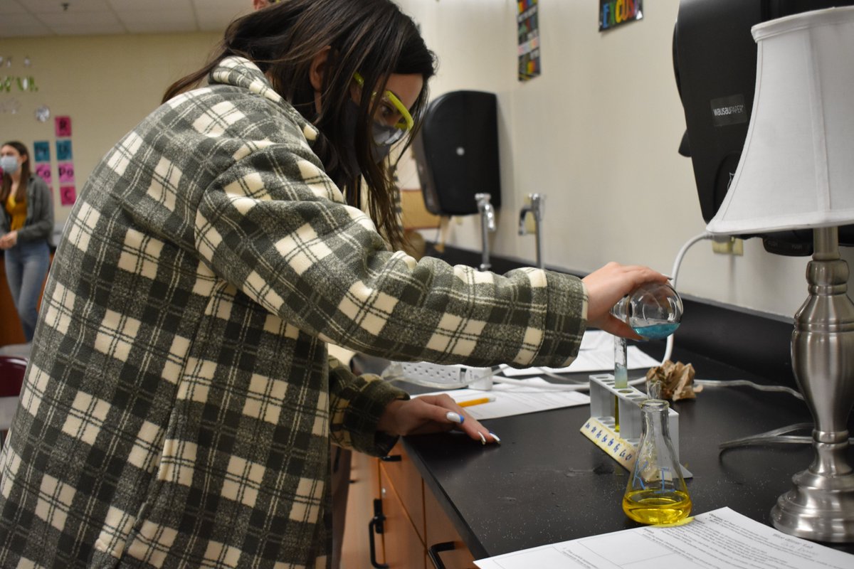 hcsc219's tweet photo. AP Chemistry at Hanover Central High School. Science is COOL! 🧪

#hanovercentral #wildcats #apchem https://t.co/O8fPrHXV9F