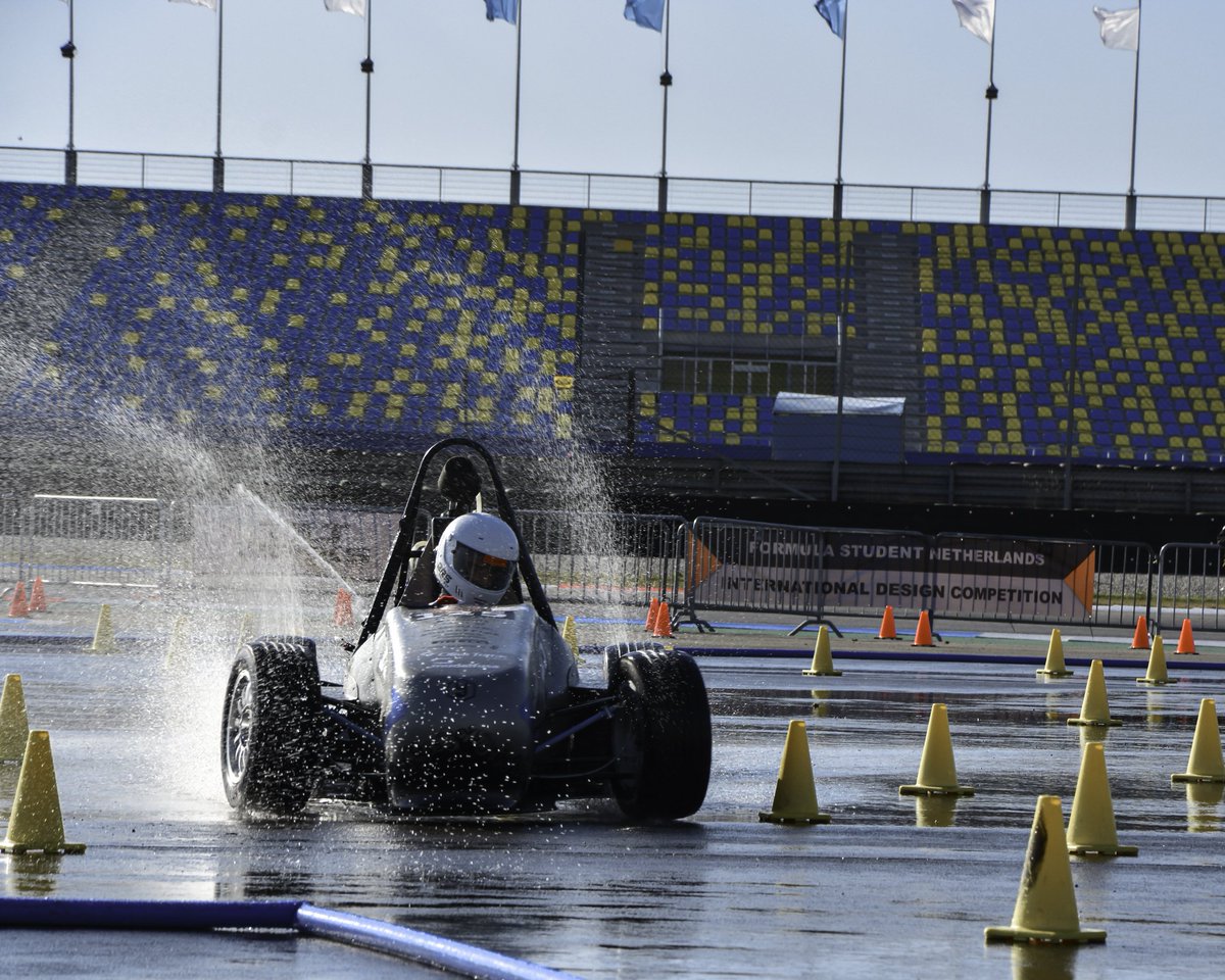 Dynamics_UPC's tweet image. De tornada al passat amb el DYN-03 recordant la nostra P2 a la general a la FSN. 

#DynamicsUPC #formulastudentnetherlands #FormulaStudent