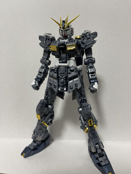 無心でRGν(チタニウム)組んでたら朝になってた。
今回で組むの3体目だけど、やはりRGνは傑作ガンプラですね。 