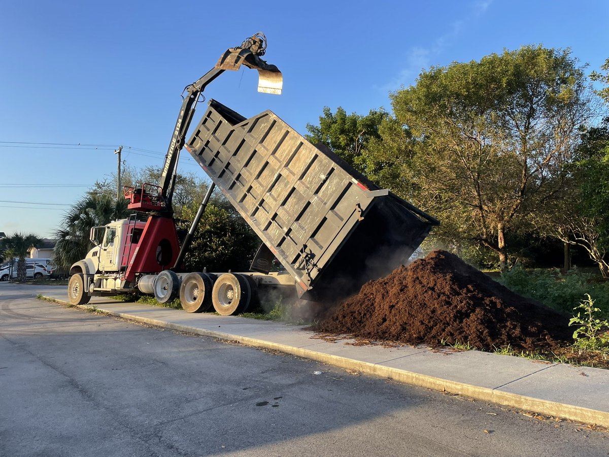 andrewkearns64's tweet photo. Thank you βvery mulchβ to @FloridaWood for the delivery of mulch today for our @josemartimast #nativearboretum! ππΏ #partnership #teamwork #mast2122
@MDCPSCommunity @STEAMDesignated @MDCPS_HCMChief @MDCPSNorth https://t.co/loPbShqefD