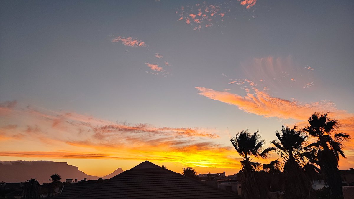SphereZA's tweet image. Cape Town Sunset vibes #CapeTown #Xiaomi11TPro #Xiaomi