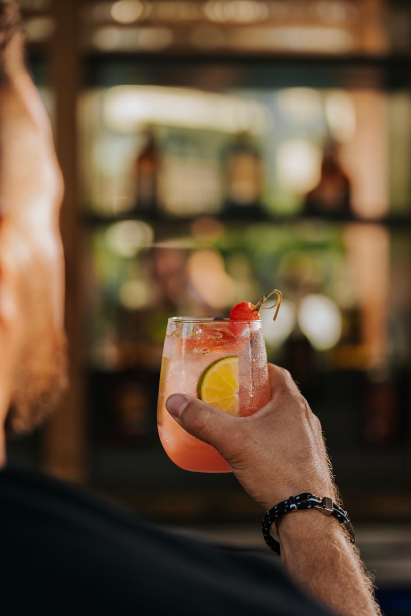 arubamarriott's tweet photo. Vacation mode activated π΄ππ§‘πΉ #arubamarriott
.
.
#aruba #traveltuesday #cocktails #happyhour #adultpool #drinksup #vacationmood https://t.co/RhmUwYsTZF