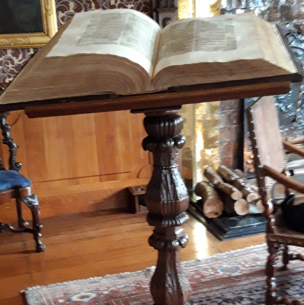 GertvdKroef's tweet photo. De #Alberda bijbel in de #Menkemaborg werd in 1657 gedrukt in #Amsterdam. Paulus Aertsz van Ravenstein (1586 - 1655) had een een drukkerij aan de Nieuwmarkt/Anthoniebreestraat. Zijn weduwe Elisabeth Sweerts volgde hem op en drukte de "Biblia dat is, De gantsche heylighe Schrift" https://t.co/xAG5gC2sr0