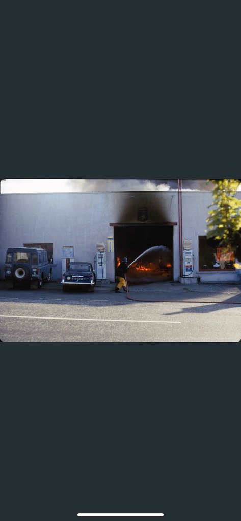 WhitsonElliot's tweet photo. Some great old pics of a fire attended by the South Eastern fire brigade (Dalkeith) in Pathhead on the A68 in 1973. https://t.co/sWTNHnfToc