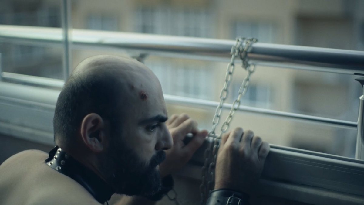 ibodirector's tweet photo. Kuki. A film by Yorgos Lanthimos. https://t.co/0O56hAtQlu