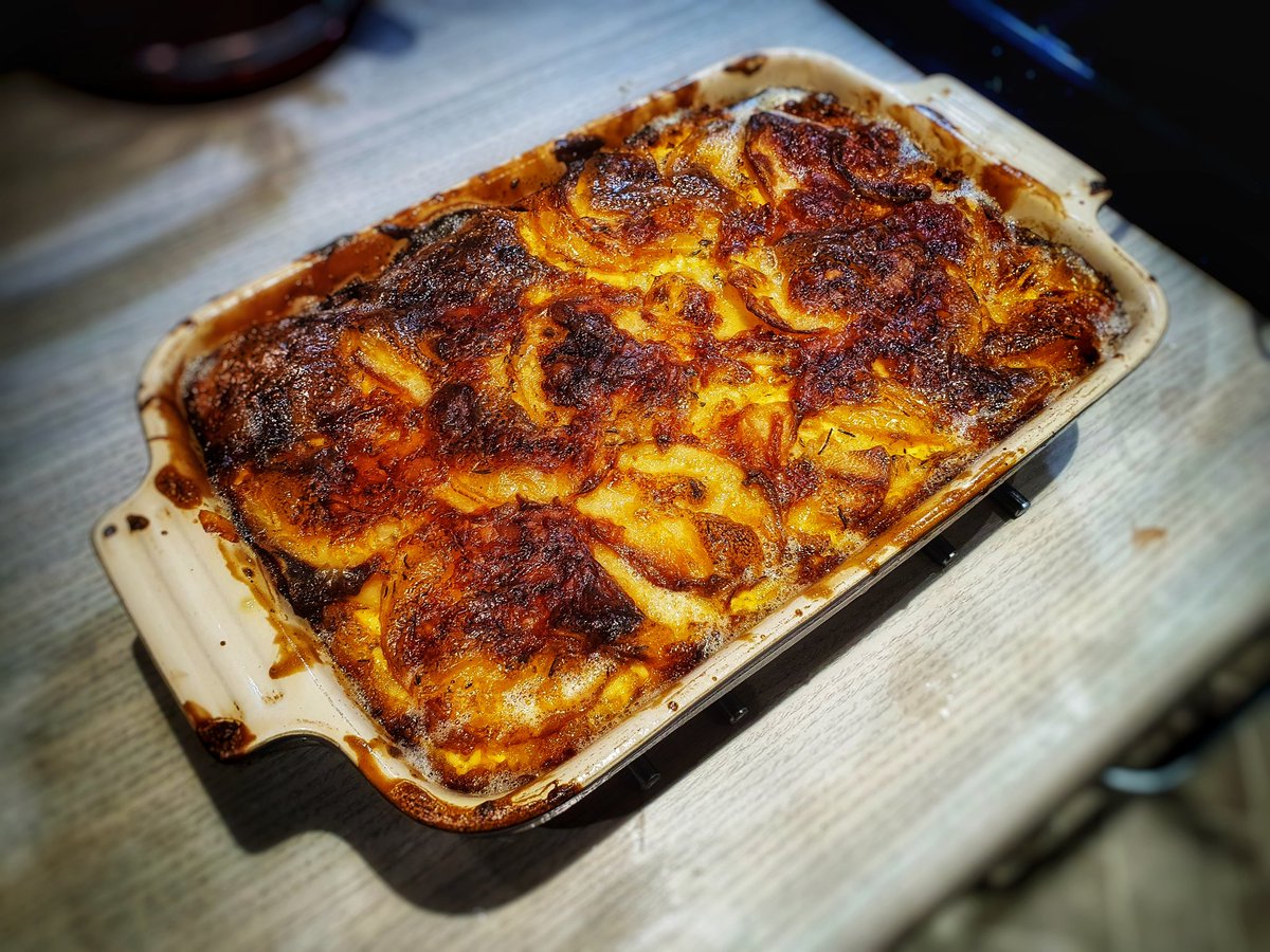 Dauphinoise potatoes, that'll be enough for 2 portions, right?!  #datenighttuesday #carbs #homecooking #leftovers #notveganuary