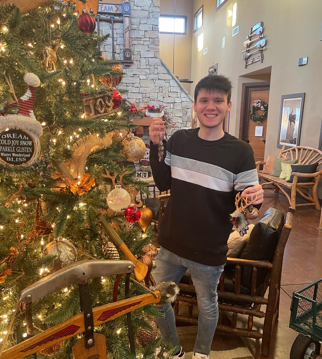 campuslodgecol's tweet image. The holiday season might be over but we are still in the giving mood! Swipe over to scan the QR code! if you renew it’s an additional 10 entries, if you sign a new lease it is 1 entire!