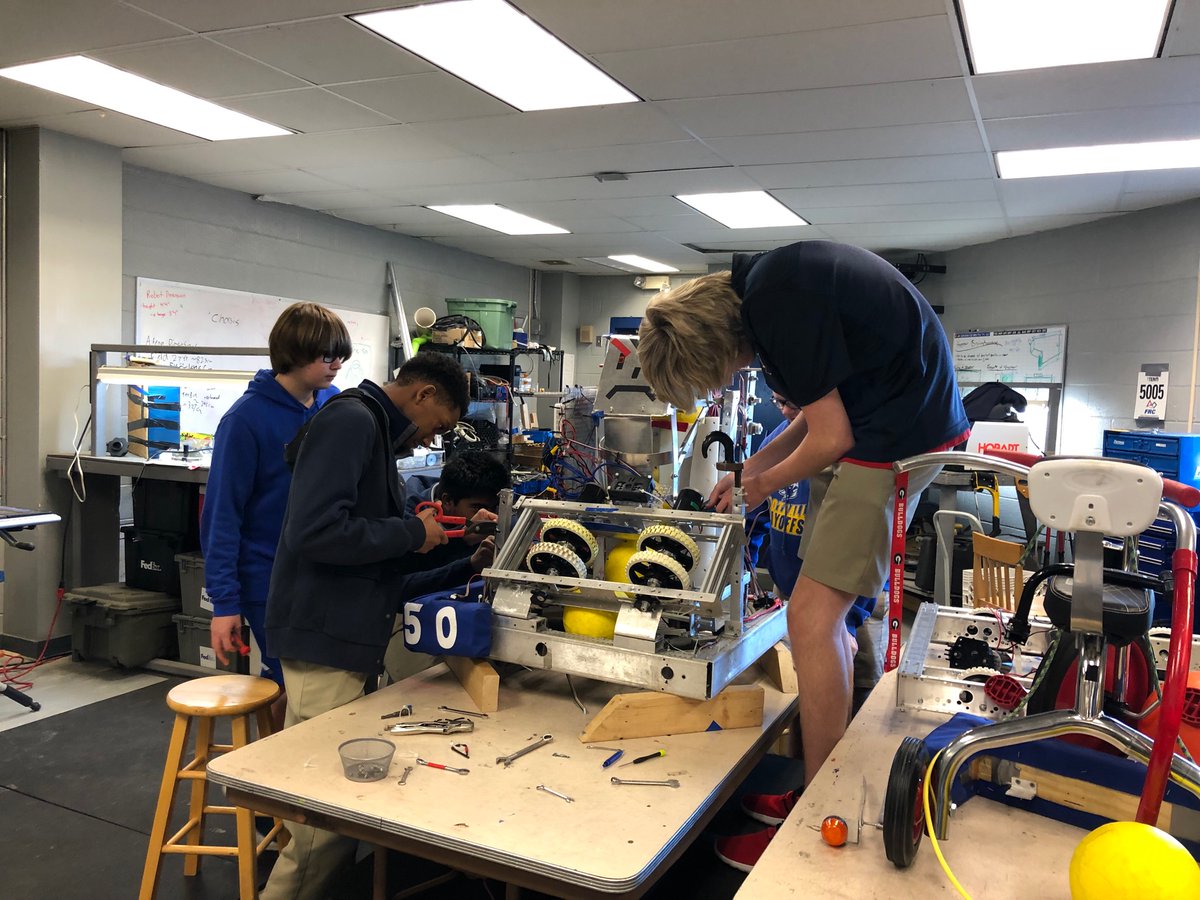 team5005's tweet photo. Standing tall (or crouching low) on day two #robobucs https://t.co/57lJObAktT