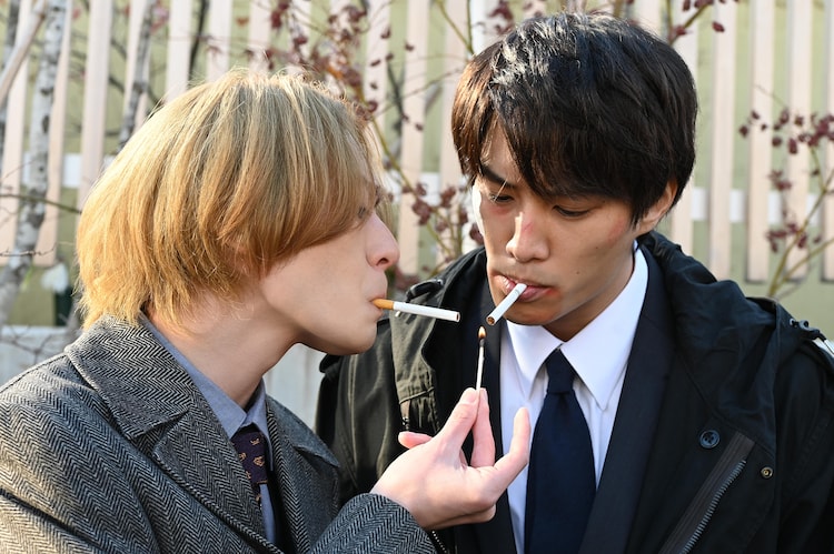 コミックナタリー ドラマ ケイ ヤク 一狼と獅郎が1本のマッチでタバコに火をつける場面写真 T Co Aiecxryvgg ケイヤク T Co Qgv6dzaq49 Twitter