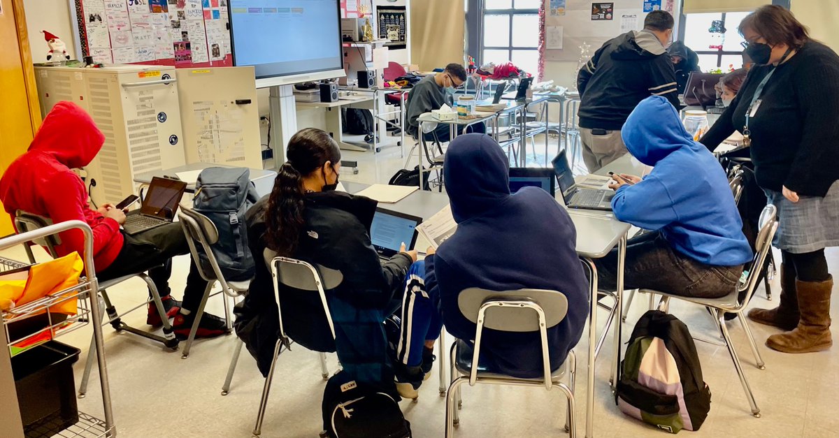 TimLisante's tweet photo. ACCESS WestSide: TopPics/ BottomLeft: Principal Suffet in EconomicsClass/@LYFENYC    aspiring architect/@P2GMPrincipal  Class: all in EJR WestSideHS @transferhs/ BottomRight: InnovationDiplomaPlus principal Storchan in AlgebraClass @ACCESS_NYCDOE @DOEChancellor 
@ofdc_nycschools https://t.co/BEPh9jwhMZ