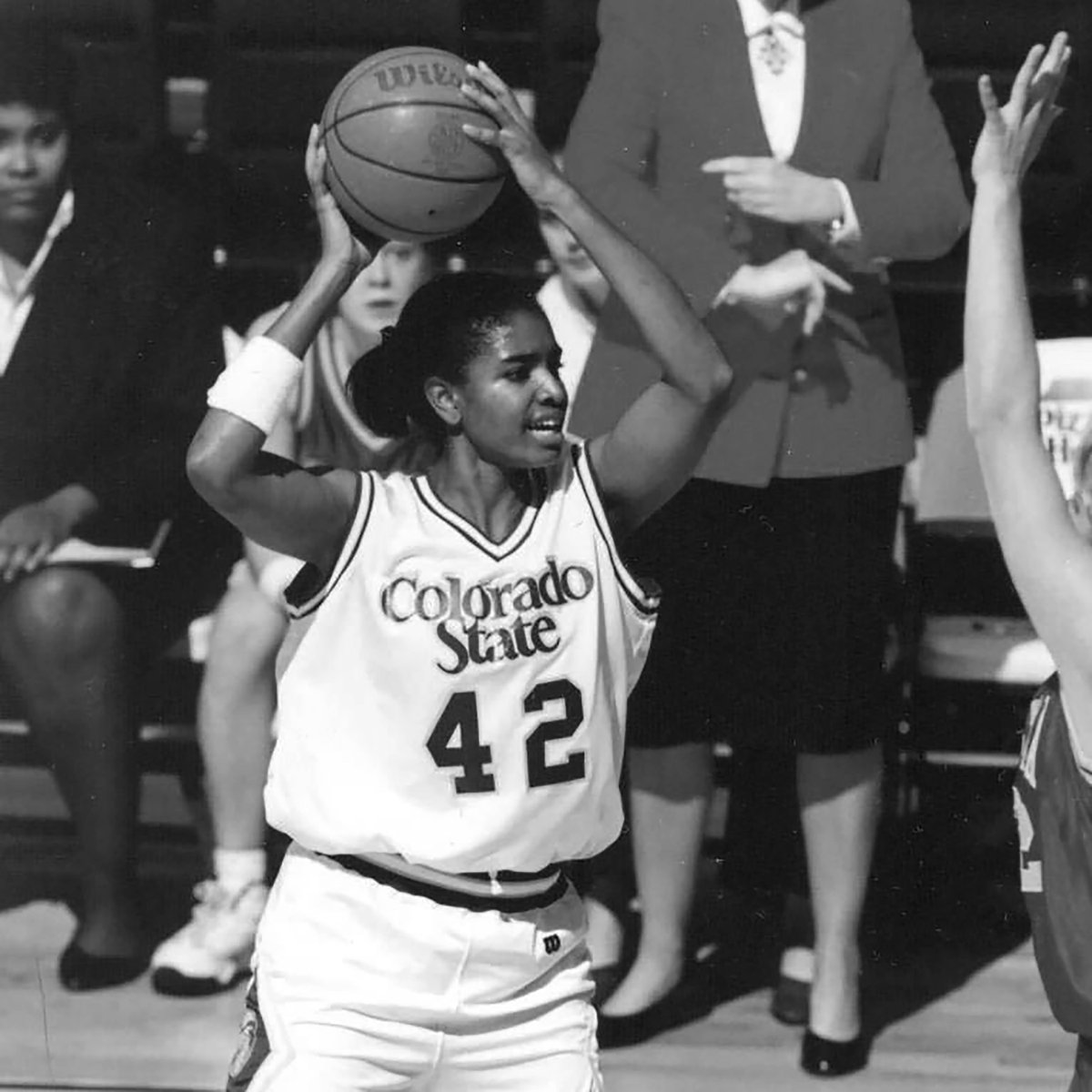mbrohard's tweet photo. New on 𝐑𝐚𝐦𝐖𝐢𝐫𝐞

@KimAustin42 will see her name on the back of a @CSUWBasketball jersey on Saturday.

It will be emotional. She hopes it helps.

"I want to be an inspiration for others. I know that’s powerful.”

📝 https://t.co/r9ZwcyNour https://t.co/IlBzArjPpV