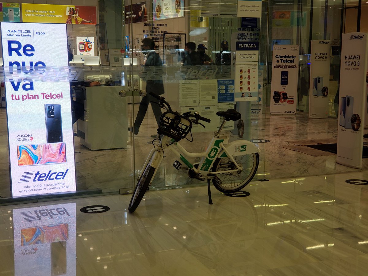 Vicious_CC's tweet photo. @ecobici  no se les perdió una bici? Afuera del Telcel de plaza Carso (adentro de la plaza) https://t.co/mkzzSKWId4