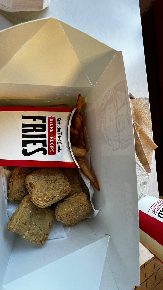 benhunt78's tweet photo. @kfc beyond chicken is pretty tasty. How about an extra crispy version and/or beyond chicken sandwiches. Let the spice flow! https://t.co/FWEUDQIQy5