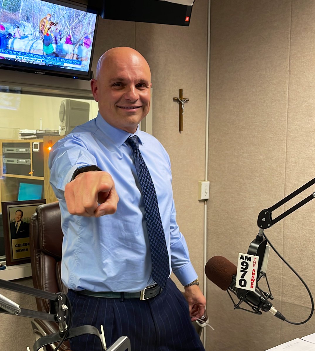 Hey twitterverse…

👉If you’re not yet following - 
would you FOLLOW and SHARE my Twitter handles so I get hired back by Jerry Crowley <a href="/am970TheAnswer/">AM970 The Answer</a> tomorrow!! 

<a href="/ArthurAidala/">Arthur Aidala Esq</a> 
<a href="/ABKLawNYC/">AidalaBertunaKamins</a> 

Thank you 👍
Arthur