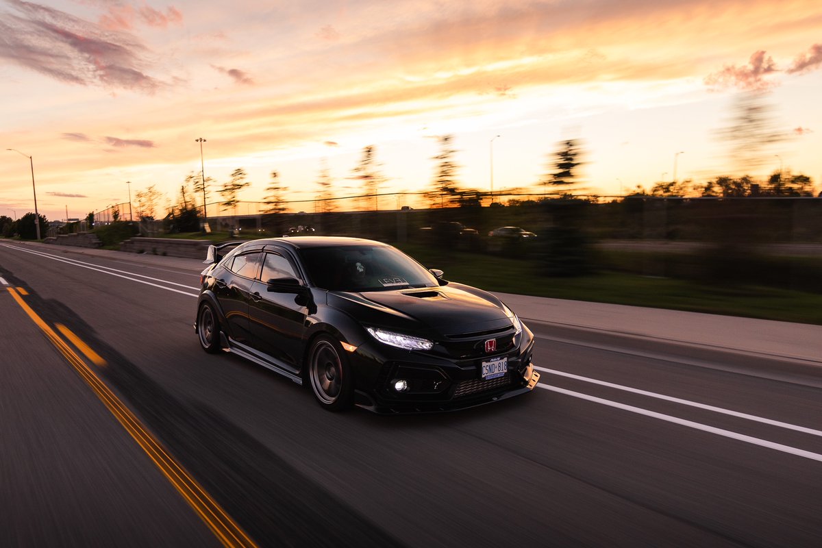 HondaCanada's tweet photo. Kevin Keung @fk8keung from Toronto, Ontario has been building Hondas for over 15 years. Growing up loving JDM cars owning two EK Hatches, EM1, DC2s and three s2000s the Civic Type R was naturally the next canvas to build.
#TunerTuesday #Civic #TypeR #CBP https://t.co/y3oW3aNZHP