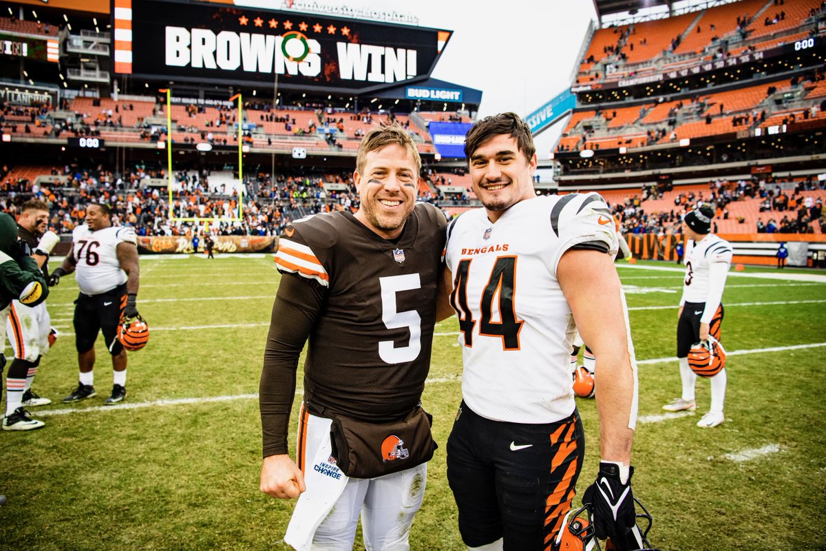 Case Keenum, a 2005 Wylie graduate and Clay Johnston, a 2015 Wylie graduate, went head to head in the Browns vs. Bengals game last Sunday! These Wylie Bulldogs are out there continuing to work hard and make all of us proud! #itsgreattobeawyliebulldog @clay_johnston4 @casekeenum