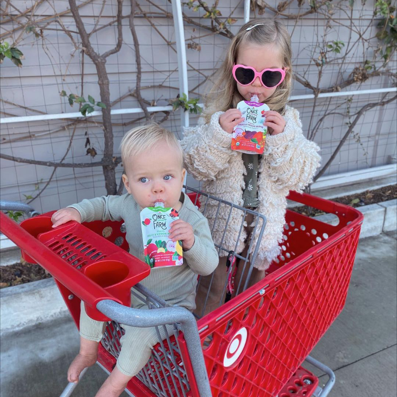 onceuponafarm's tweet photo. How long do your #OnceUponAFarm pouches last during a @target run?
🛒 - We're snacking while shopping
🚙 - We'll wait until the car
🏡 - They all make it home
P.s. Grab Once Upon a Farm pouches on sale (5/$10) in Target stores through 1/15!
